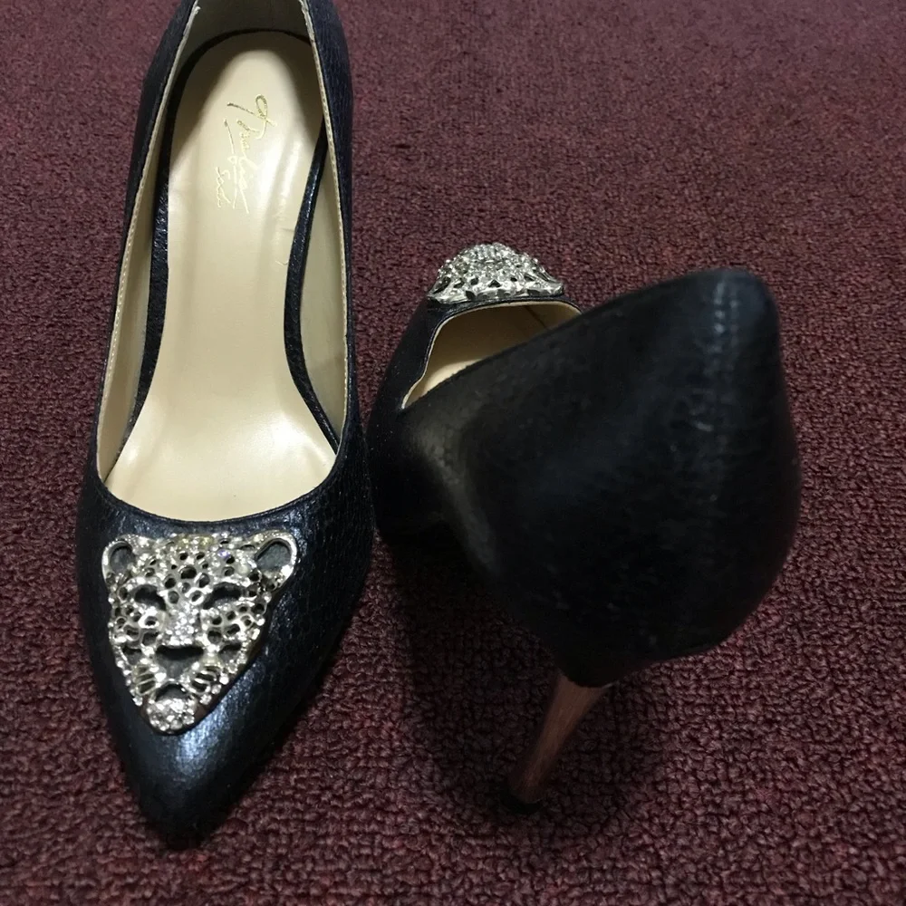Thalia Sodi Black and Gold Heels Size 6 - Picture 5 of 9